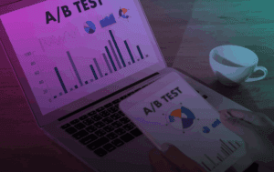 Dashboard com gráficos de desempenho mostrando resultados de um Teste A/B em notebook e tablet